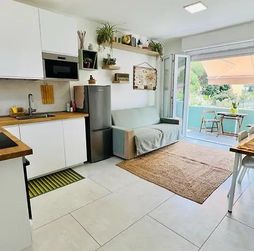 Silvy\'S Sunny House