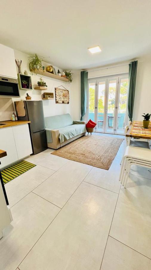 Silvy's Sunny House *